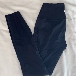 Lululemon Size 4 7/8 HR black leggings